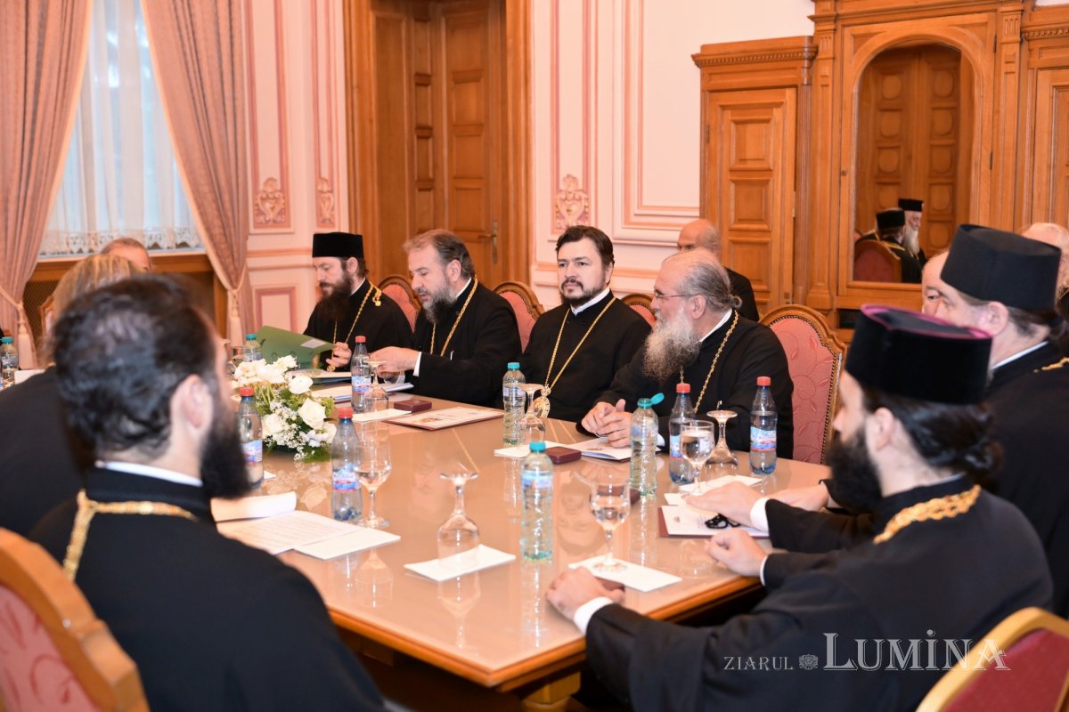 Întrunirea în ședință de lucru a Sfântului Sinod la Bucureşti 378957