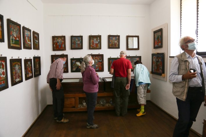 Prevail hemisphere Deform Un nou început pentru Muzeul de icoane pe sticlă din Sibiel