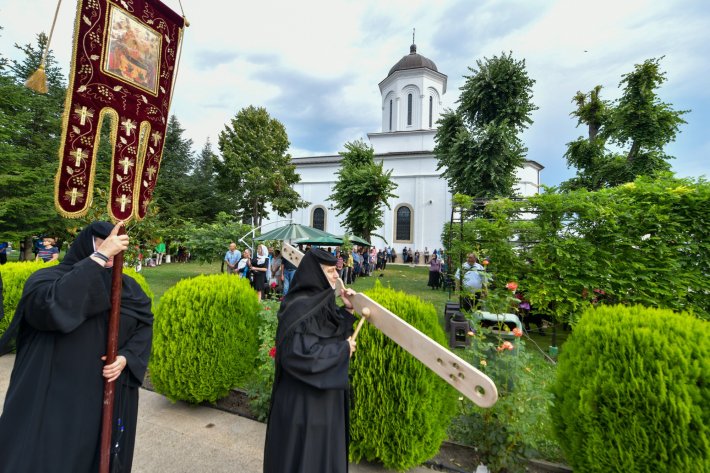 Mănăstirea Ghighiu, hram, Adormirea Maicii Domnului, 15 august