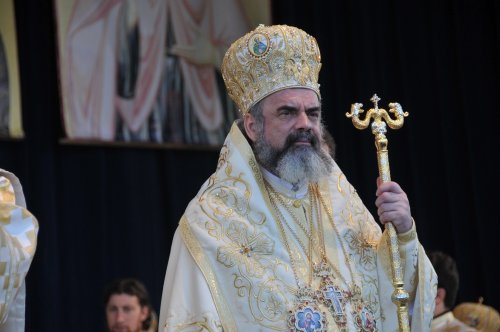 Binecuvântarea sfinţilor - izvor de bucurie: O Catedrală reînnoită şi trei noi sfinţi români l-au primit pe Sfântul Apostol Pavel