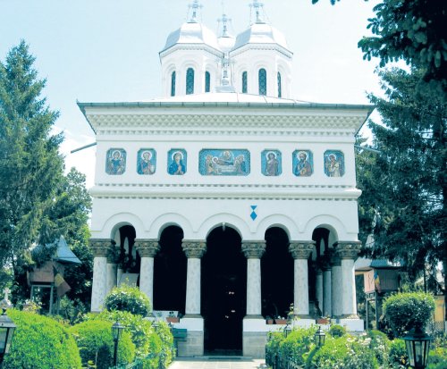 Bucuria slujbelor şi întrajutorarea umană, tradiţie la Biserica „Maica Precista” din Ploieşti Poza 352774