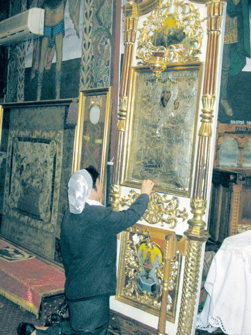 Bucuria slujbelor şi întrajutorarea umană, tradiţie la Biserica „Maica Precista” din Ploieşti Poza 352775