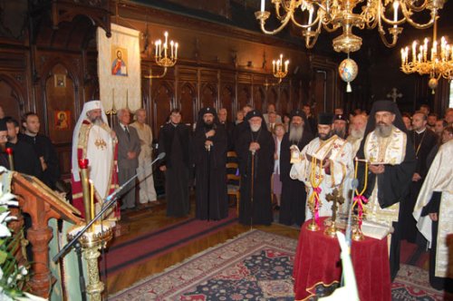 Delegaţia Bisericii Ortodoxe Române a ajuns în Franţa Poza 94755