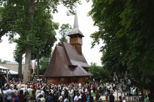 „Bisericile din lemn simbolizează căldura spirituală a rugăciunii” Poza 94777