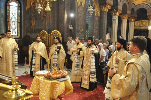Slujbe de pomenire pentru fericitul întru adormire părintele patriarh Iustin Poza 94934