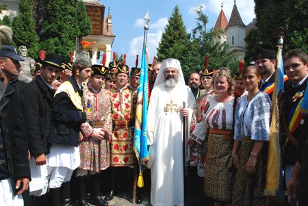 Întâlnirea Patriarhului cu credincioşii din Mitropolia Ardealului Poza 95176