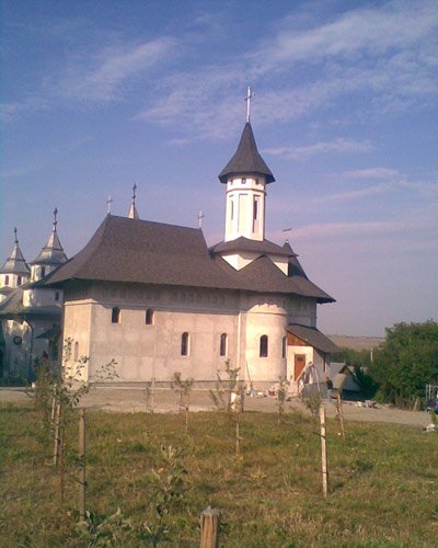 Sărbătoare în parohia Tişăuţi, prilejuită de sfinţirea bisericii Poza 95249