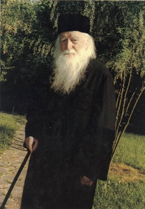 Şapte ani de la trecerea la cele veşnice a părintelui Sofian Boghiu Poza 95308