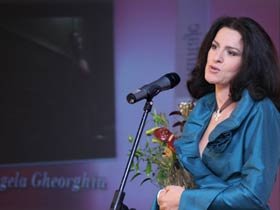 Angela Gheorghiu a fost aclamată la Bucureşti de 10.000 de spectatori Poza 95375