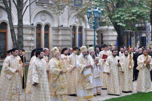 Prima Liturghie după 60 de ani în biserica Palatului Cotroceni Poza 314298