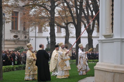 Prima Liturghie după 60 de ani în biserica Palatului Cotroceni Poza 314299