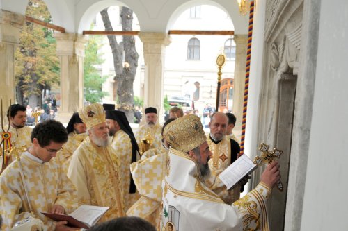 Prima Liturghie după 60 de ani în biserica Palatului Cotroceni Poza 314300