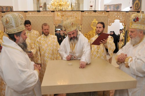 Prima Liturghie după 60 de ani în biserica Palatului Cotroceni Poza 314301