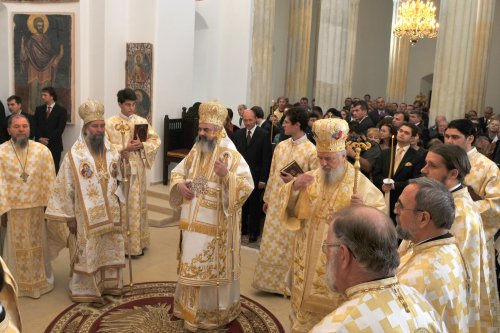 Prima Liturghie după 60 de ani în biserica Palatului Cotroceni Poza 314306