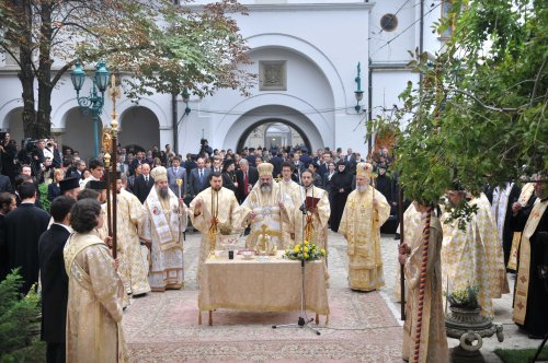 Prima Liturghie după 60 de ani în biserica Palatului Cotroceni Poza 314310