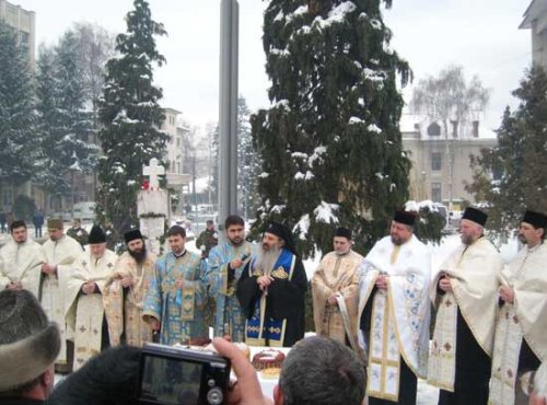 IPS Teofan i-a pomenit la Piatra Neamţ pe eroii Revoluţiei Poza 96316