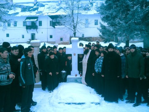 Slujbă de Parastas la mormântul episcopului Irineu Crăciunaş Poza 96568