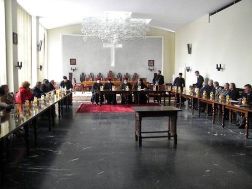 S-a întrunit Adunarea Eparhială a Arhiepiscopiei Craiovei Poza 96616