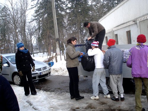 „Dacă posteşti, întinde mâinile tale spre ajutorarea săracilor“ Poza 96928