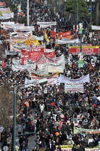 Un val de mişcări sindicale şi sociale a cuprins Europa Poza 96976