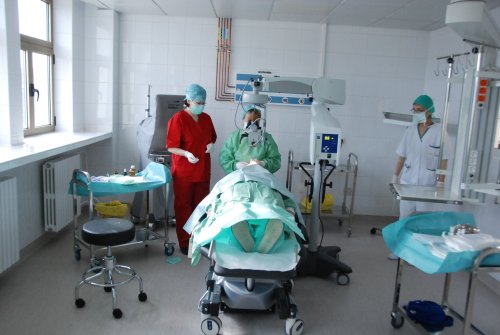 Prima operaţie oftalmologică la Spitalul „Providenţa” Poza 305649