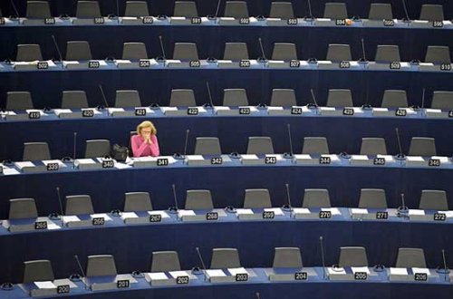 Deputaţii români, campioni la absenteism în Parlamentul European Poza 97408