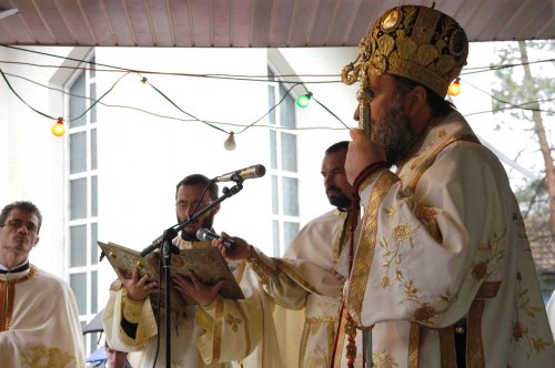 Tradiţia slujirii arhiereşti la Biserica „Sf. Gheorghe” din Bacău Poza 305626