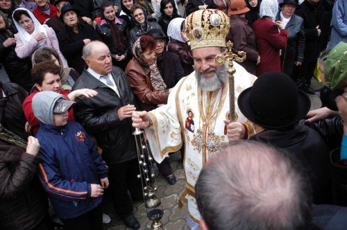 Tradiţia slujirii arhiereşti la Biserica „Sf. Gheorghe” din Bacău Poza 305627