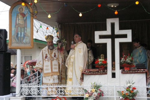 Tradiţia slujirii arhiereşti la Biserica „Sf. Gheorghe” din Bacău Poza 305629