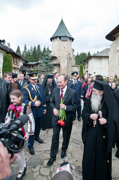 Vizită oficială a preşedinţilor României şi Republicii Moldova la Putna şi Iaşi Poza 305646