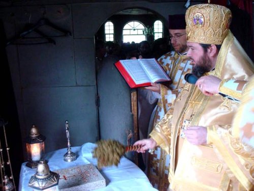 Sărbătoare duhovnicească la Mănăstirea Izbuc Poza 98152