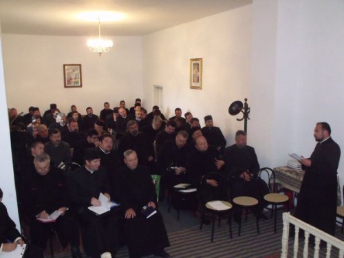 „2010 - Anul omagial al Crezului Ortodox şi al Autocefaliei româneşti“, în şedinţele preoţeşti Poza 98156