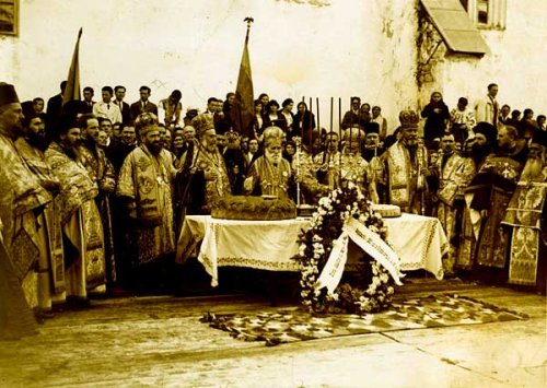 30 octombrie 1932: comemorarea voievodului Alexandru cel Bun la Mănăstirea Bistriţa Poza 98163