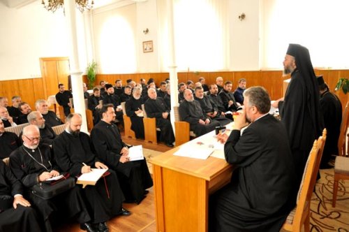 Conferinţă pastoral-misionară  la Protoieria Galaţi Poza 98160