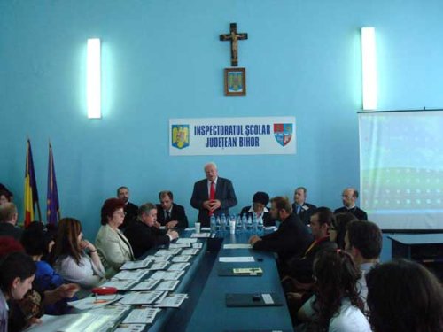 Implicarea Bisericii în viaţa comunităţii, simpozion naţional la Oradea Poza 98174
