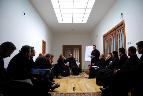 Seminar pentru formarea preoţilor care au în parohii comunităţi de romi Poza 98177