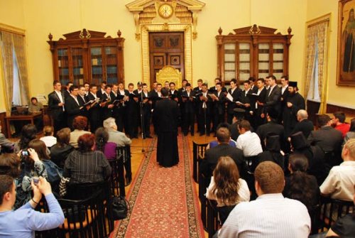 Corul „Mitropolitul Iosif Naniescu“ va concerta duminică la Catedrala mitropolitană din Iaşi Poza 98191