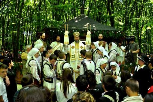 Aproape 1.000 de tineri au participat la hramul Mănăstirii Buciumeni Poza 98229