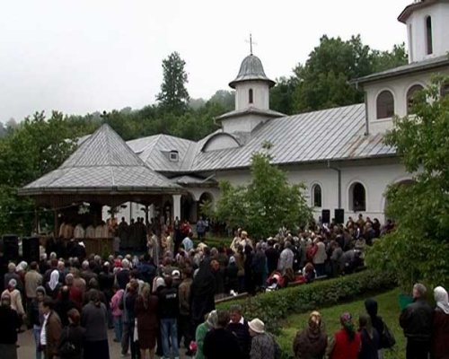 Hram la Mănăstirea „Strâmba“, judeţul Gorj Poza 98257