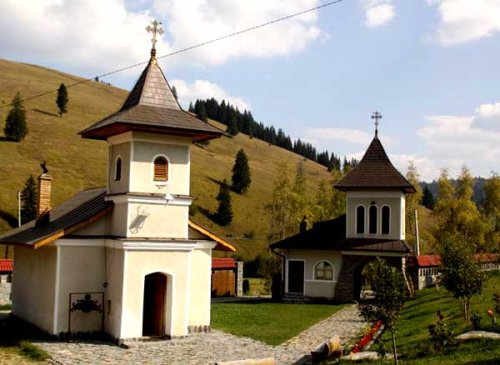 Serbarea hramului la mănăstirea harghiteană Făgeţel Poza 98273