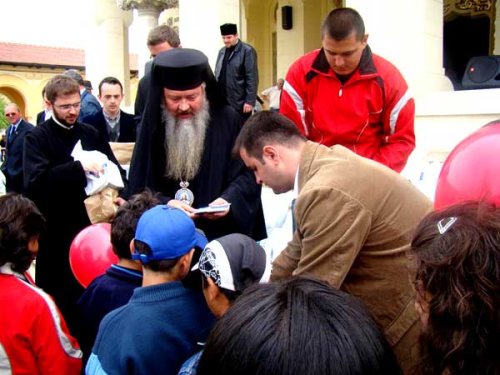 Aniversarea copiilor din aşezămintele sociale ale Arhiepiscopiei de Alba Iulia Poza 98410