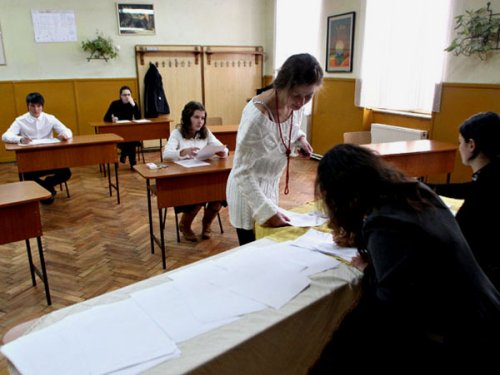 Ministerul Educaţiei a prelungit perioada de evaluare a elevilor de clasa a XII-a Poza 98407