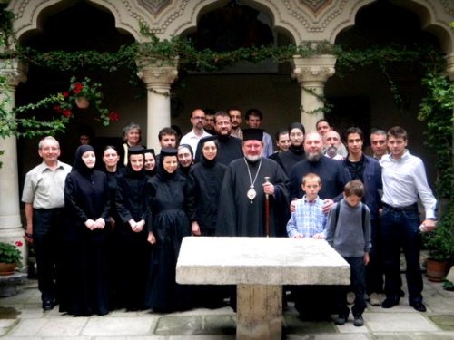 De hram, Mănăstirea Stavropoleos a primit moaştele sfântului ocrotitor Poza 98422