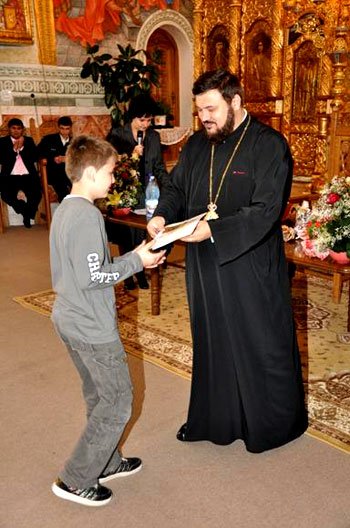 Participanţii la olimpiada de religie, premiaţi la catedrala din Zalău Poza 98473