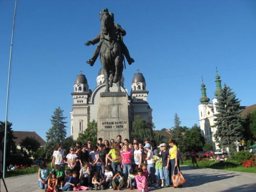 O zi de bucurie pentru copiii de la „Casa Ioana“ din Rupea Poza 98569