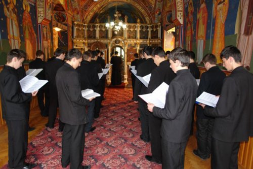 Concursul de admitere la seminariile teologice ale eparhiilor din Mitropolia Moldovei şi Bucovinei Poza 98611