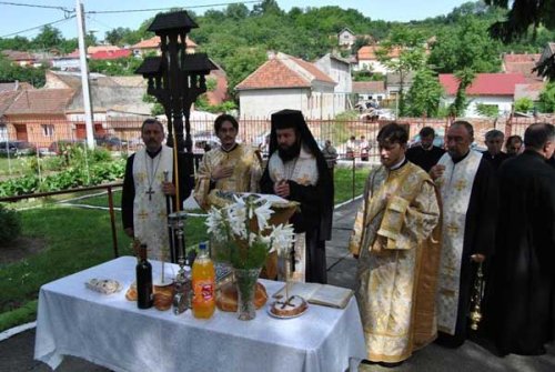 Slujbă de pomenire a preotului Virgil Musta, la Oraviţa Poza 98632
