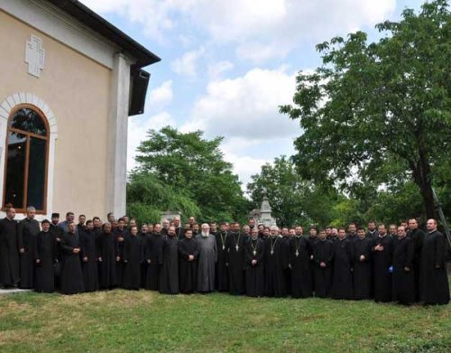 Preoţii din protopopiatele Bolintin şi Mihăileşti, în conferinţă Poza 98692