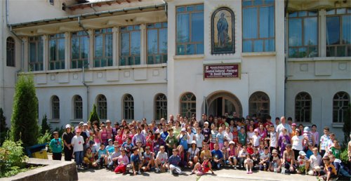 Tabăra proiectului „Alege şcoala“ la Durău pentru copii din două mitropolii ale Patriarhiei Române Poza 98686