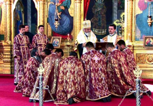 Opt preoţi au primit misiunea sfântă a duhovniciei Poza 98726